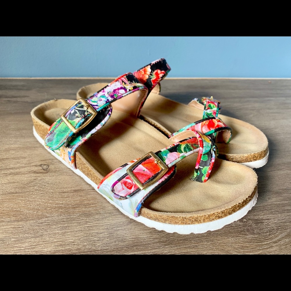 Mossimo Floral footbed Sandals size 6